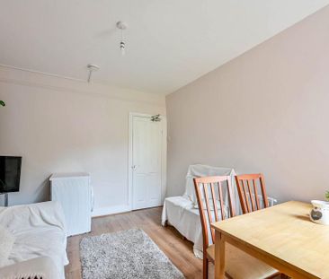 4 bedroom semi-detached house to rent - Photo 2
