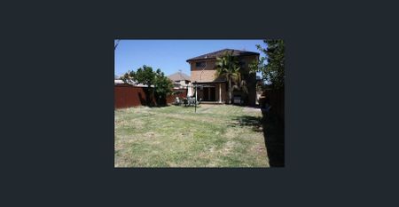 Spacious 4 Bedroom Home - Photo 5