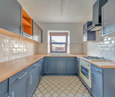 3 bedroom terraced house to rent - Photo 5