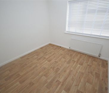 3 bedroom end of terrace house to rent - Photo 2