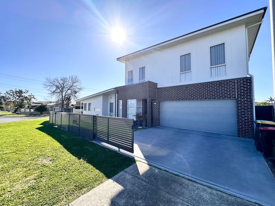 Modern Double-Storey&comma; Three Bedroom Home&excl;&excl; - Photo 1