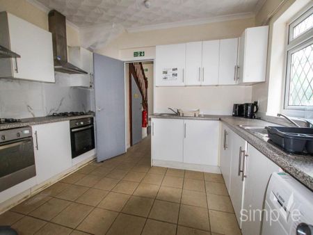 1 bedroom in a house share to rent - Photo 3