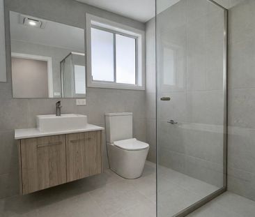 Brand New Luxury 5-Bedroom Family Home in Riverstone - Photo 6