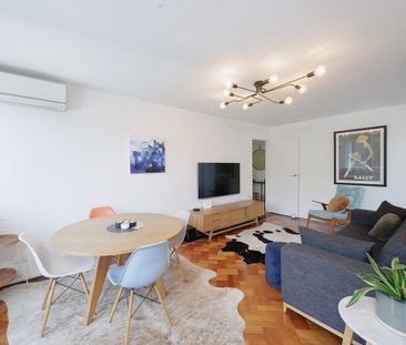 Location, Light-Filled Lifestyle – Love It! - Photo 2