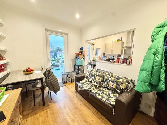 2 bedroom end of terrace house to rent - Photo 1