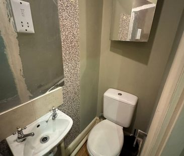 Studio Flat, Bedford Hill, SW12 - Photo 2