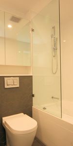 Bright & Spacious with Park Views - Photo 4