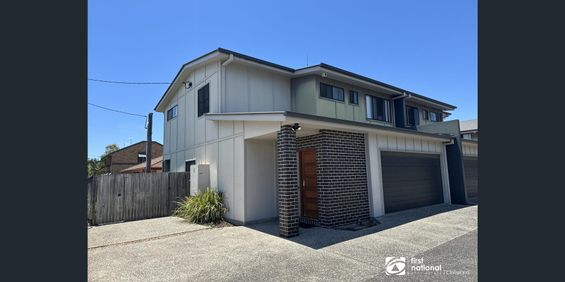 FOUR BEDROOM TOWNHOUSE IN THE HEART OF CLEVELAND - Photo 3