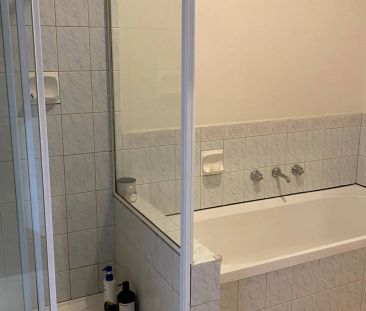 ***UNDER APPLICATION*** FANTASTIC LOCATION, SPACIOUS HOMELY UNIT! - Photo 2