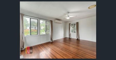 3 BEDROOM HOME WITH AIR CONDITIONING CLOSE TO EVERYTHING - Photo 3