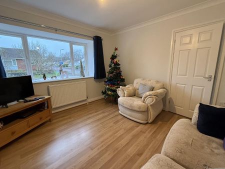 3 bedroom semi-detached house to rent - Photo 2