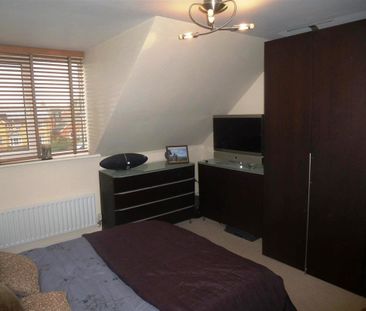 PETERBOROUGH - Photo 4