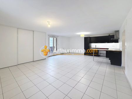 Location Appartement 3 pièces 72 m2 à Bourgoin-Jallieu - Photo 2