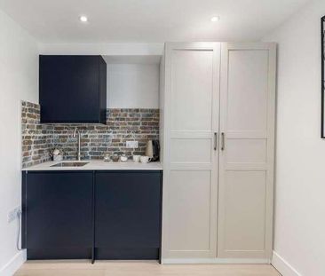 Garden City, Edgware, Middlesex, HA8 - Photo 5