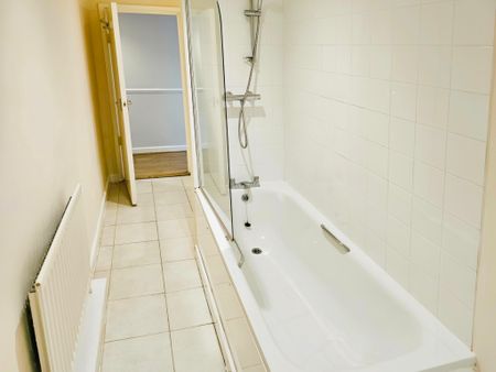 One bedroom Conversion Flat Close to Beddington Park and Wallington Station - Photo 5