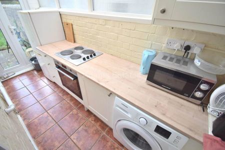 1 bedroom in a house share to rent - Photo 5