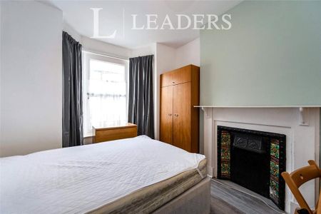 4 bedroom terraced house to rent - Photo 3