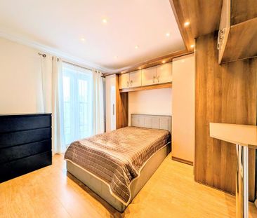 3 bedroom flat to rent - Photo 4