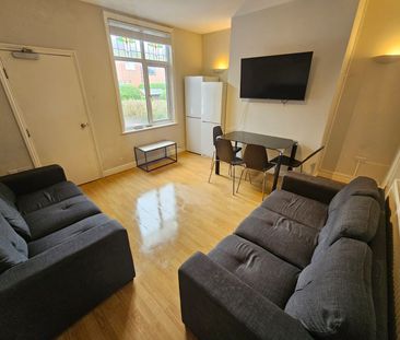 6 Bed - 137 Ash Road, Headingley, Leeds - LS6 3HD - Student - Photo 6