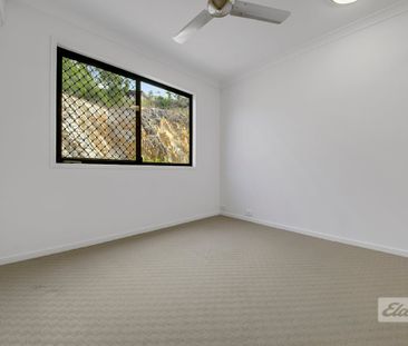 NEAT LOW MAINTENANCE 3 BEDROOM HOME WITH LOCK UP GARAGE - Photo 1