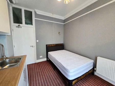 Bushey Grove Road Bushey, WD23 - Photo 3