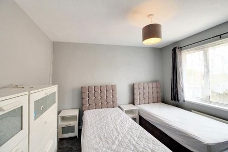 3 bedroom semi-detached house to rent - Photo 3