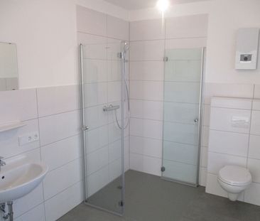 Moderne Erdgeschosswohnung mit Terrasse und Garten in zentraler Lag... - Photo 5