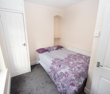 2 bedroom terraced house to rent - Photo 2