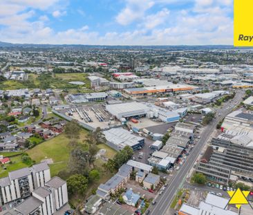 Bright and Spacious 2-Bedroom Unit in a Convenient New Lynn Location - Photo 1