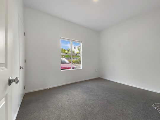 Welcome home to 5/25 Mana Street. - Photo 1