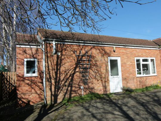 Flat to rent on - Photo 1