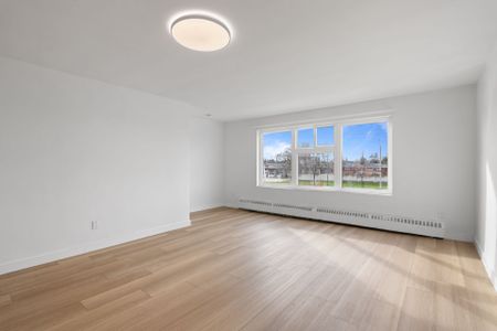 For Lease - 1018 Burnhamthorpe Road, Mississauga, Ontario - Photo 5