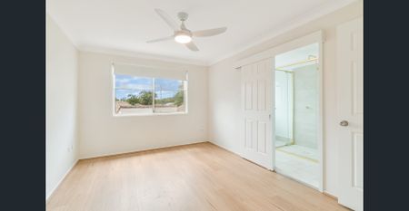 Renovated Townhouse in a Quiet complex - Photo 5