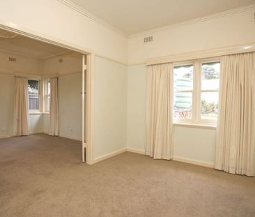 PERFECT LOCATION 2 BEDROOMS & STUDY - Photo 2