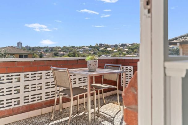 LUXURY PENTHOUSE LIVING WITH SWEEPING OCEAN VIEWS - Photo 1