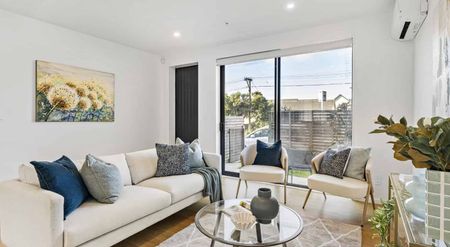 MODERN ARCHITECTURALLY DESIGNED TOWNHOUSE - Photo 3