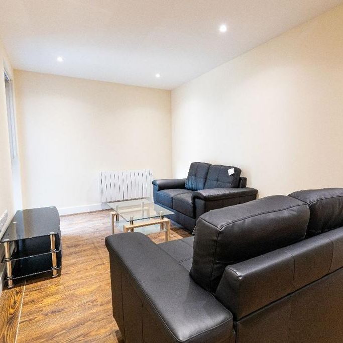 3 bedroom flat to rent - Photo 1