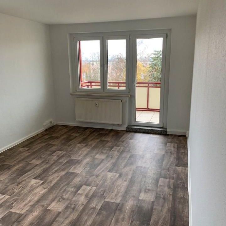 Sanierte 4-Raum-Wohnung mit Balkon im Stadtteil Südwest - Photo 1