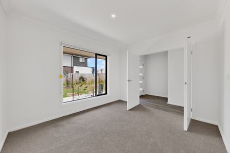 3 Fen Walk, Point Cook VIC 3030 - House For Rent | Domain - Photo 4