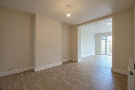 3 bedroom terraced house to rent - Photo 2