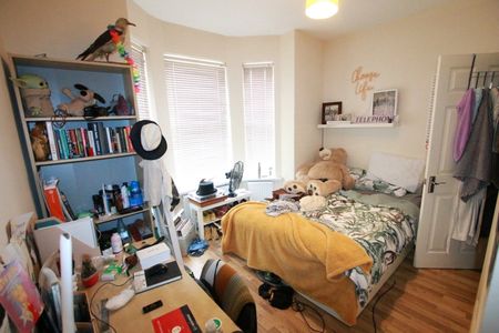 8 Bed Terraced House, College Road, RG6 - Photo 4