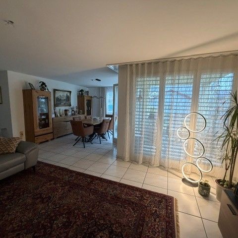Helle 4-Zimmer-Wohnung mit Balkon in Ormalingen - Foto 1