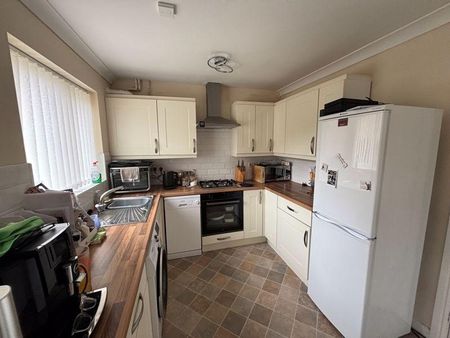 3 bedroom terraced house to rent - Photo 4