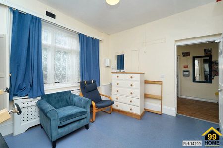 Retirement Property in Barnett Wood Lane , Ashtead, KT21 2LR - Photo 3