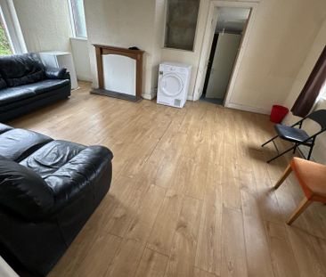 6 bedroom detached house to rent - Photo 1