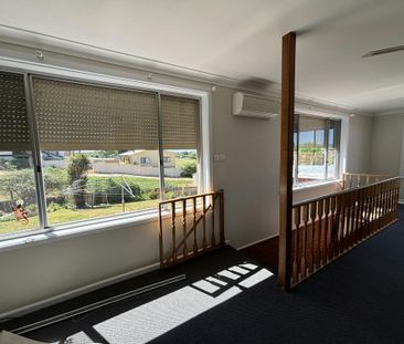 Spacious large home - Photo 6