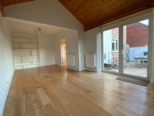 5 bedroom detached house to rent - Photo 1