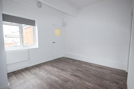 3 bedroom apartment to rent - Photo 4