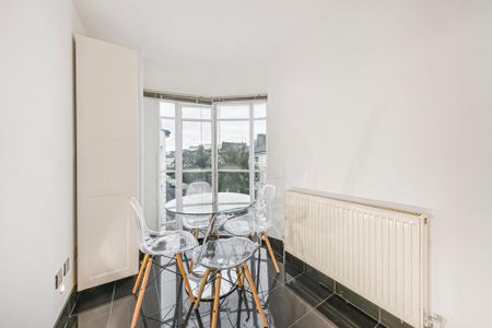 3 bedroom flat to rent - Photo 4