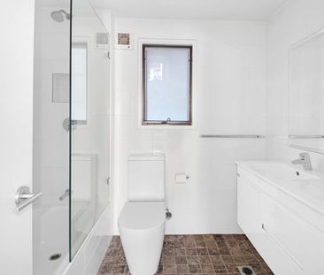 Beautifully Refurbished Three-Bedroom Townhouse in a Prime Glebe Lo... - Photo 5